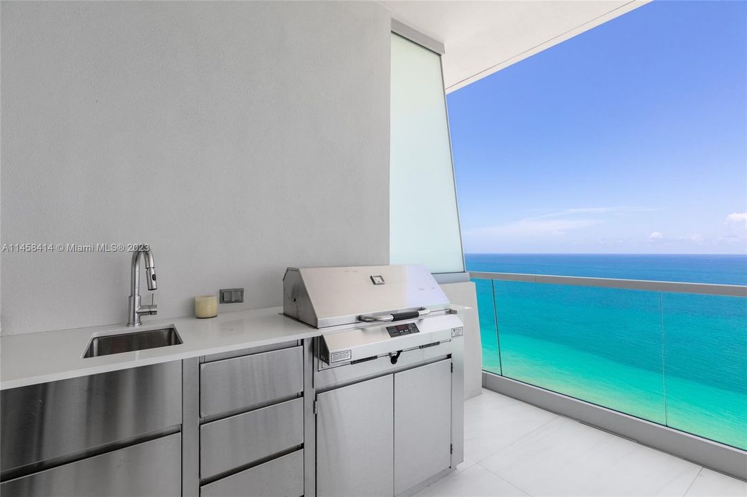 Recently Sold: $8,500,000 (4 beds, 5 baths, 3625 Square Feet)