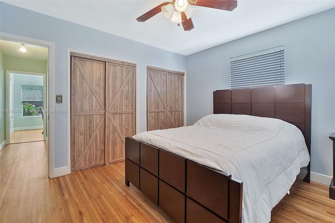 Vendido Recientemente: $580,000 (4 camas, 2 baños, 1369 Pies cuadrados)