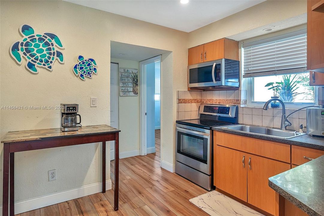 Vendido Recientemente: $580,000 (4 camas, 2 baños, 1369 Pies cuadrados)