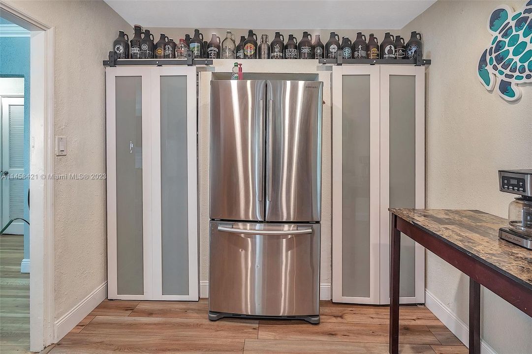 Vendido Recientemente: $580,000 (4 camas, 2 baños, 1369 Pies cuadrados)