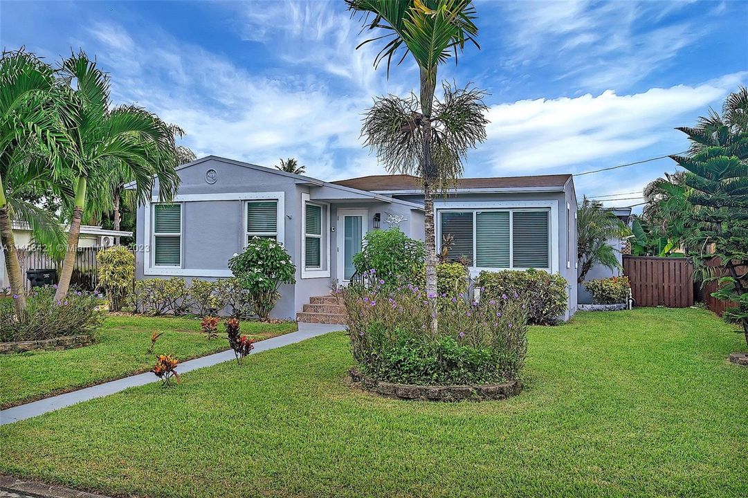 Vendido Recientemente: $580,000 (4 camas, 2 baños, 1369 Pies cuadrados)