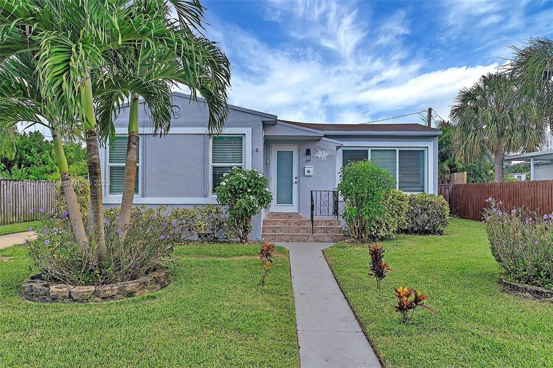 Vendido Recientemente: $580,000 (4 camas, 2 baños, 1369 Pies cuadrados)