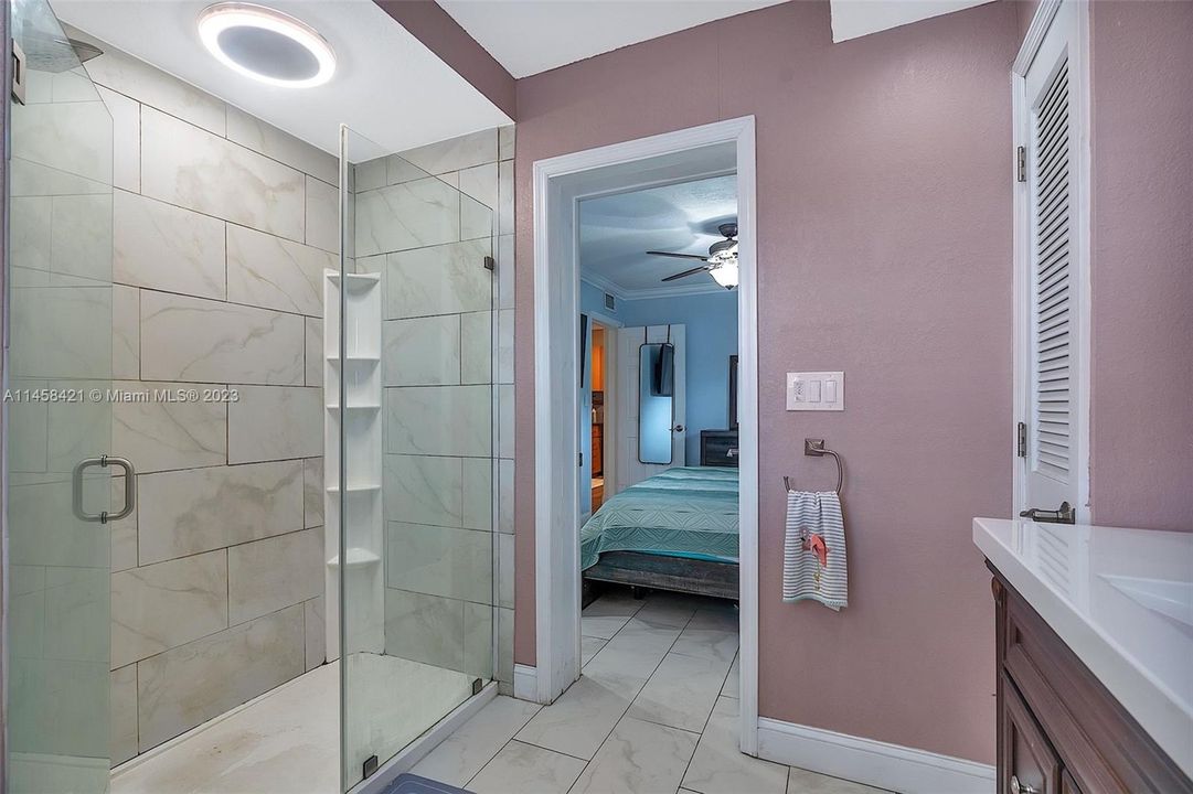 Vendido Recientemente: $580,000 (4 camas, 2 baños, 1369 Pies cuadrados)