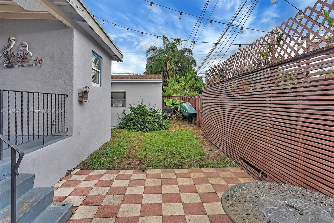 Vendido Recientemente: $580,000 (4 camas, 2 baños, 1369 Pies cuadrados)