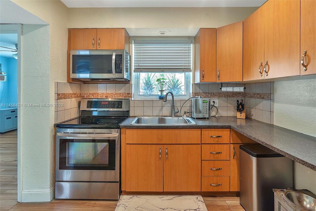 Vendido Recientemente: $580,000 (4 camas, 2 baños, 1369 Pies cuadrados)