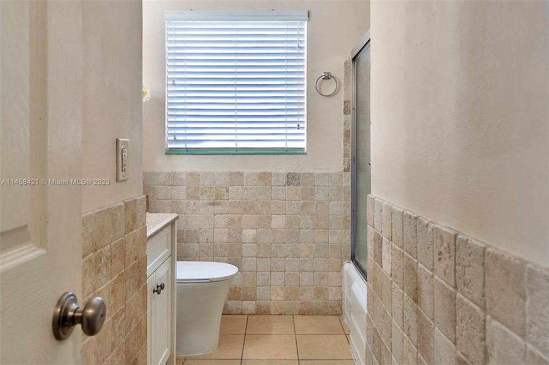 Vendido Recientemente: $580,000 (4 camas, 2 baños, 1369 Pies cuadrados)