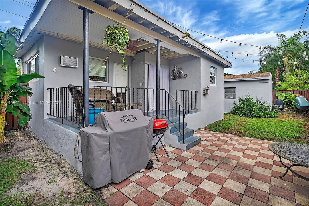 Vendido Recientemente: $580,000 (4 camas, 2 baños, 1369 Pies cuadrados)