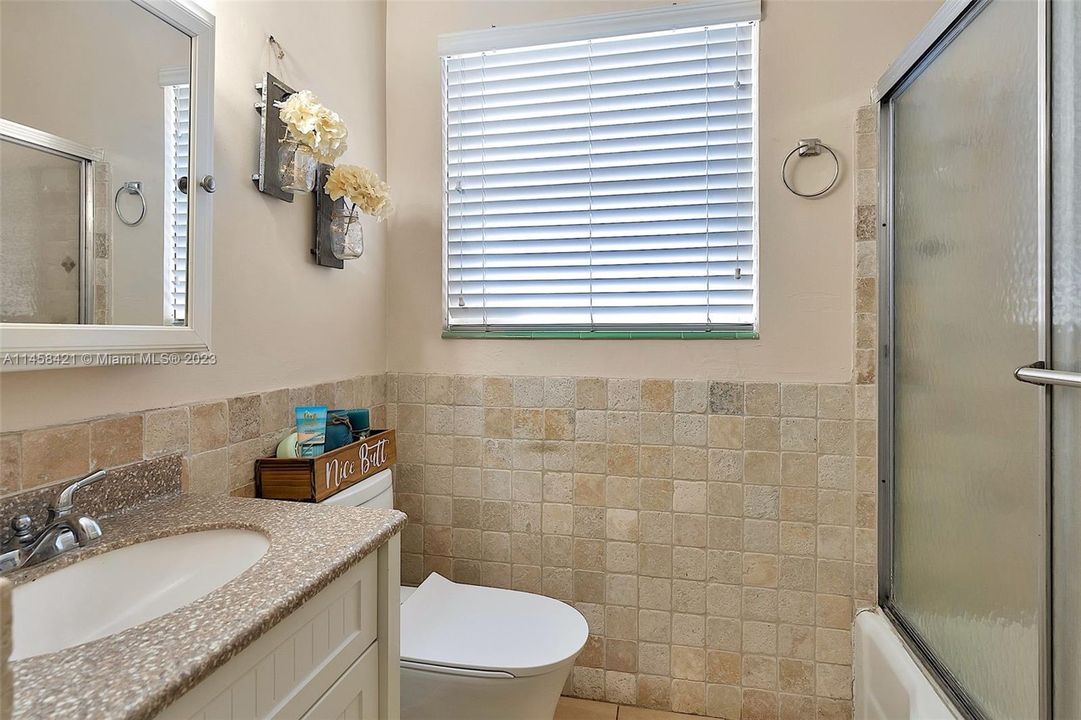 Vendido Recientemente: $580,000 (4 camas, 2 baños, 1369 Pies cuadrados)