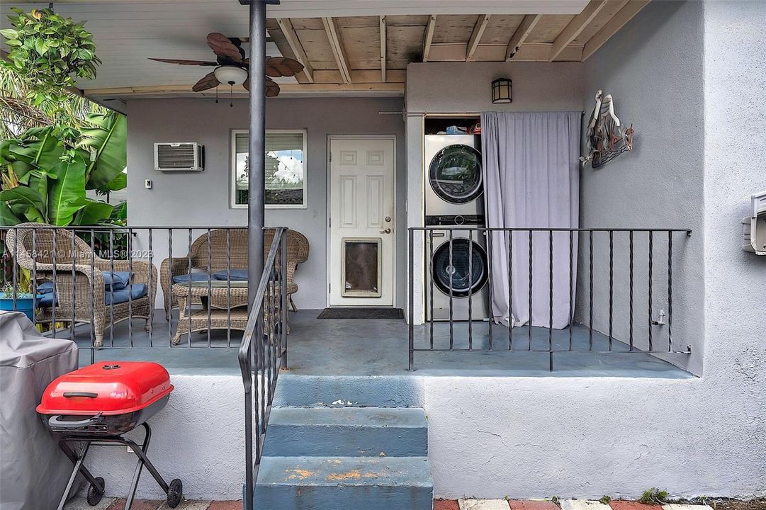 Vendido Recientemente: $580,000 (4 camas, 2 baños, 1369 Pies cuadrados)