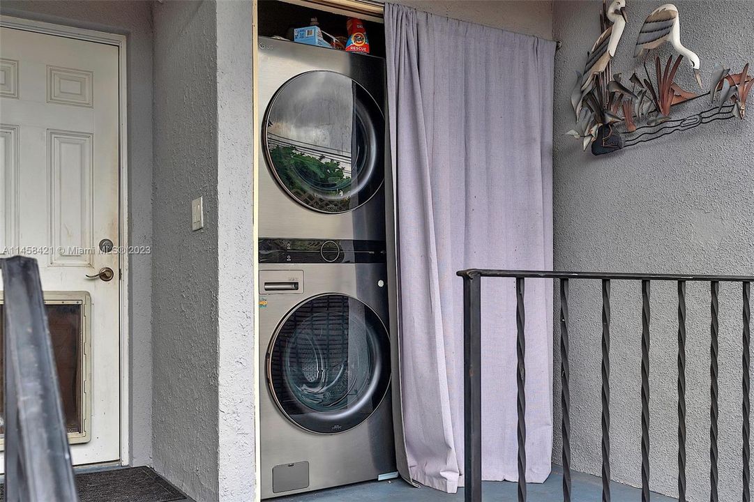 Vendido Recientemente: $580,000 (4 camas, 2 baños, 1369 Pies cuadrados)