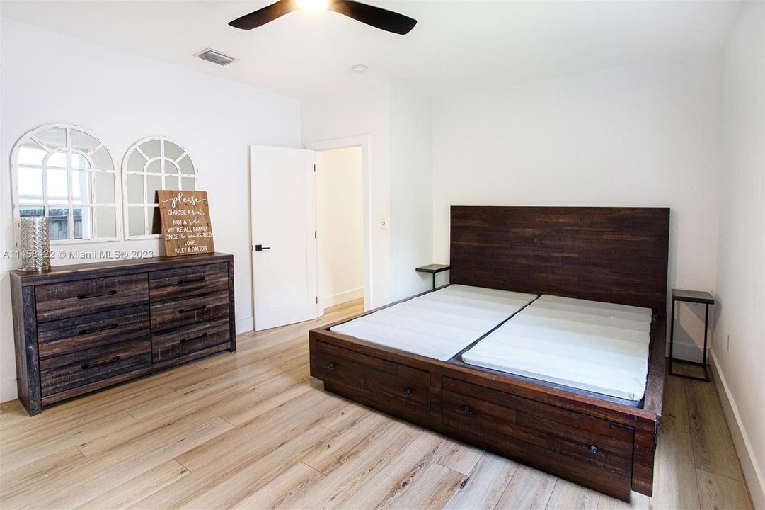 Недавно продано: $1,190,000 (2 спален, 2 ванн, 1502 Квадратных фут)