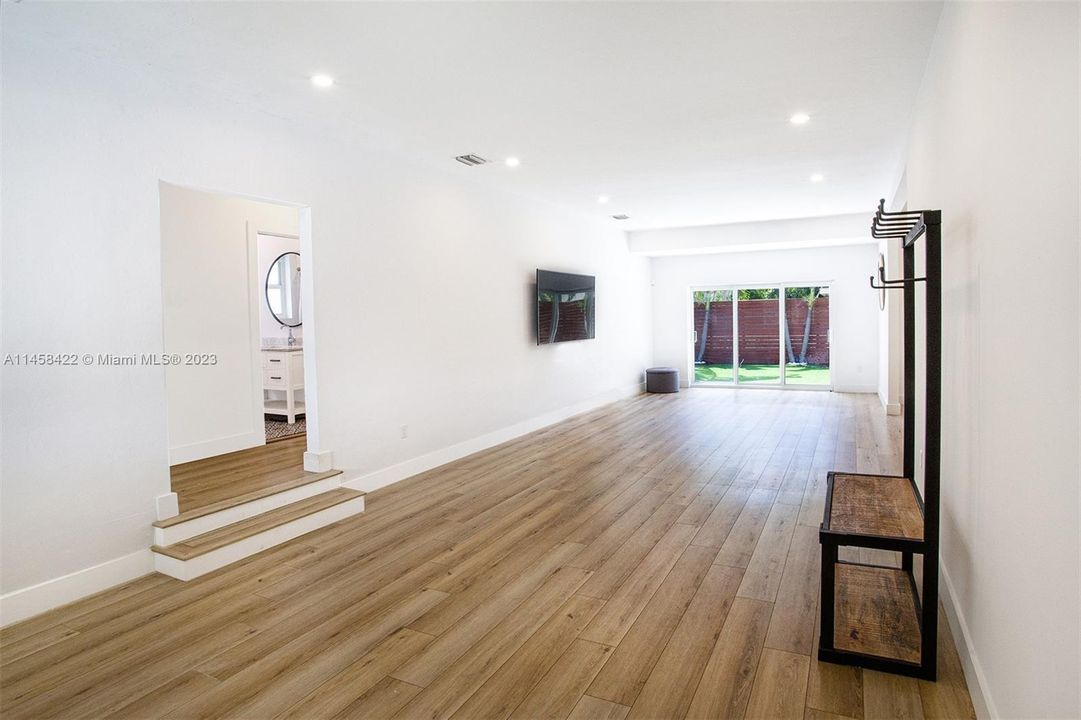 Недавно продано: $1,190,000 (2 спален, 2 ванн, 1502 Квадратных фут)