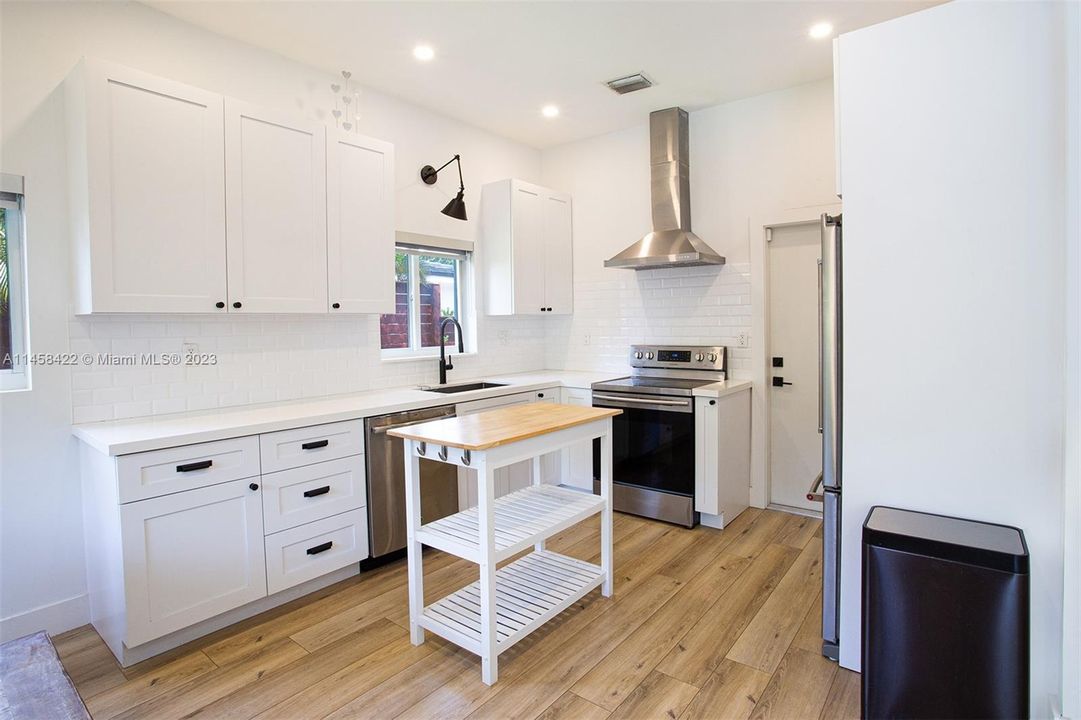 Недавно продано: $1,190,000 (2 спален, 2 ванн, 1502 Квадратных фут)