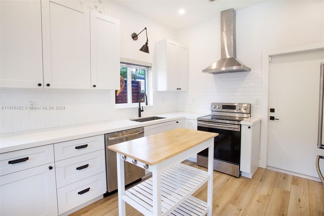 Недавно продано: $1,190,000 (2 спален, 2 ванн, 1502 Квадратных фут)