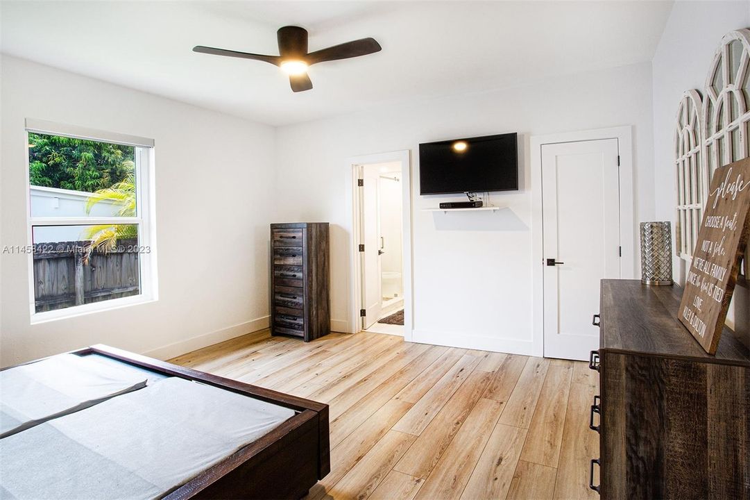 Недавно продано: $1,190,000 (2 спален, 2 ванн, 1502 Квадратных фут)