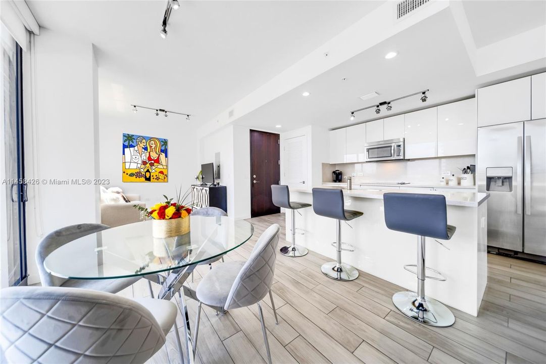 Recently Sold: $545,000 (1 beds, 1 baths, 821 Square Feet)