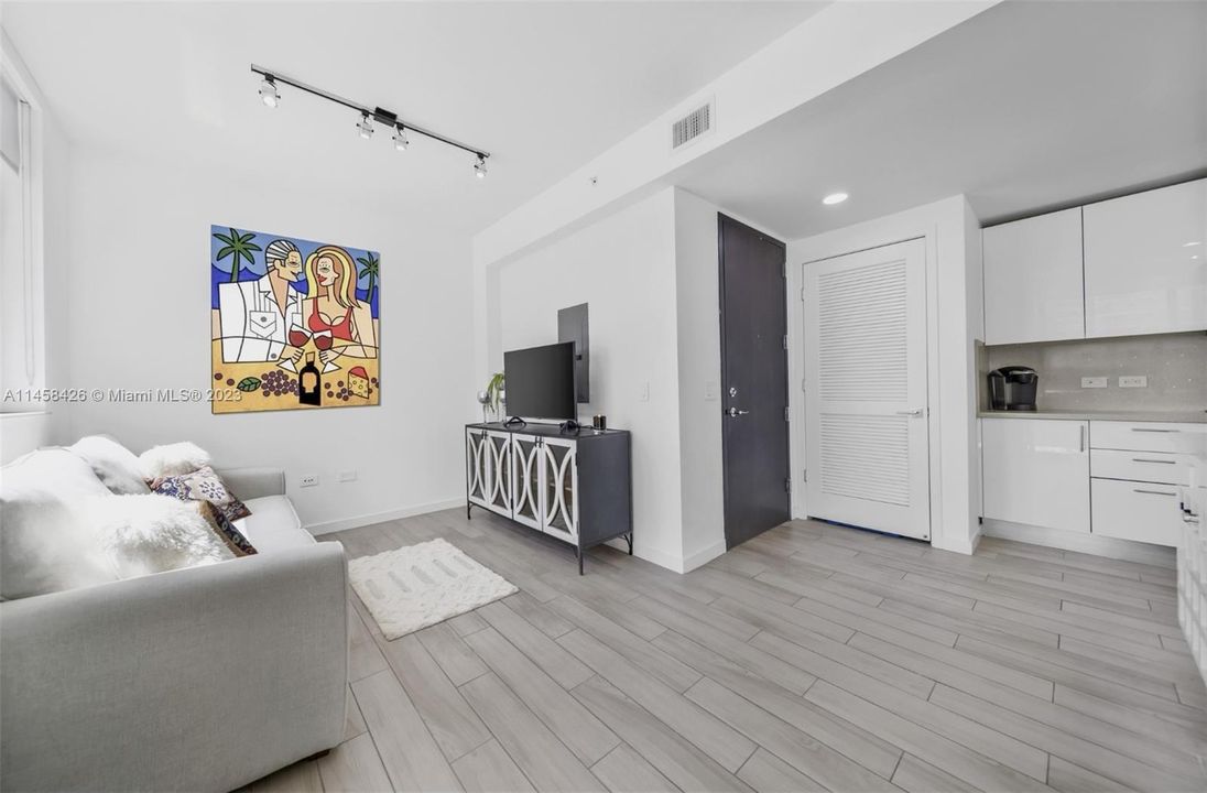 Recently Sold: $545,000 (1 beds, 1 baths, 821 Square Feet)