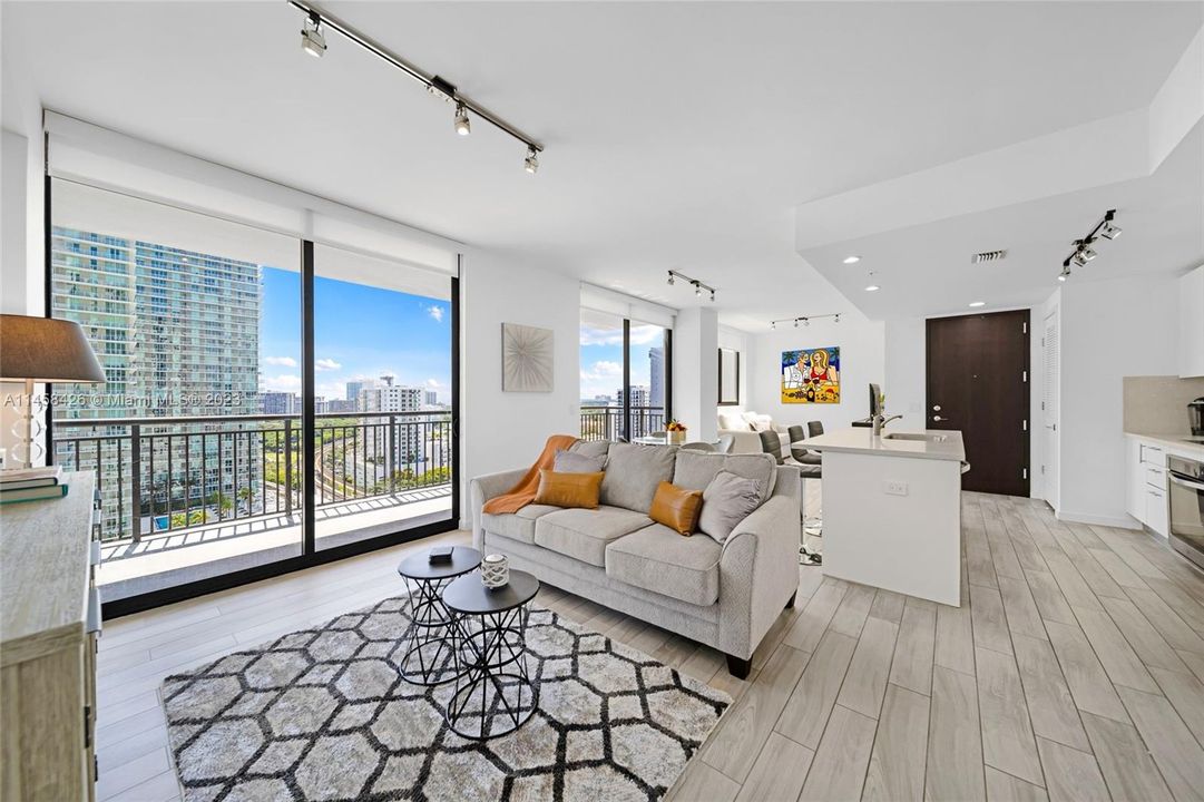 Recently Sold: $545,000 (1 beds, 1 baths, 821 Square Feet)