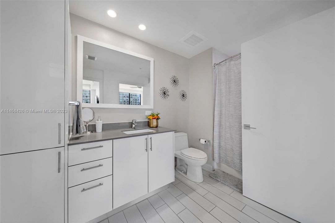 Recently Sold: $545,000 (1 beds, 1 baths, 821 Square Feet)