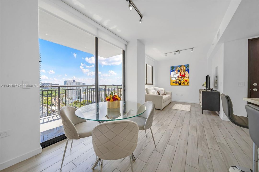 Recently Sold: $545,000 (1 beds, 1 baths, 821 Square Feet)