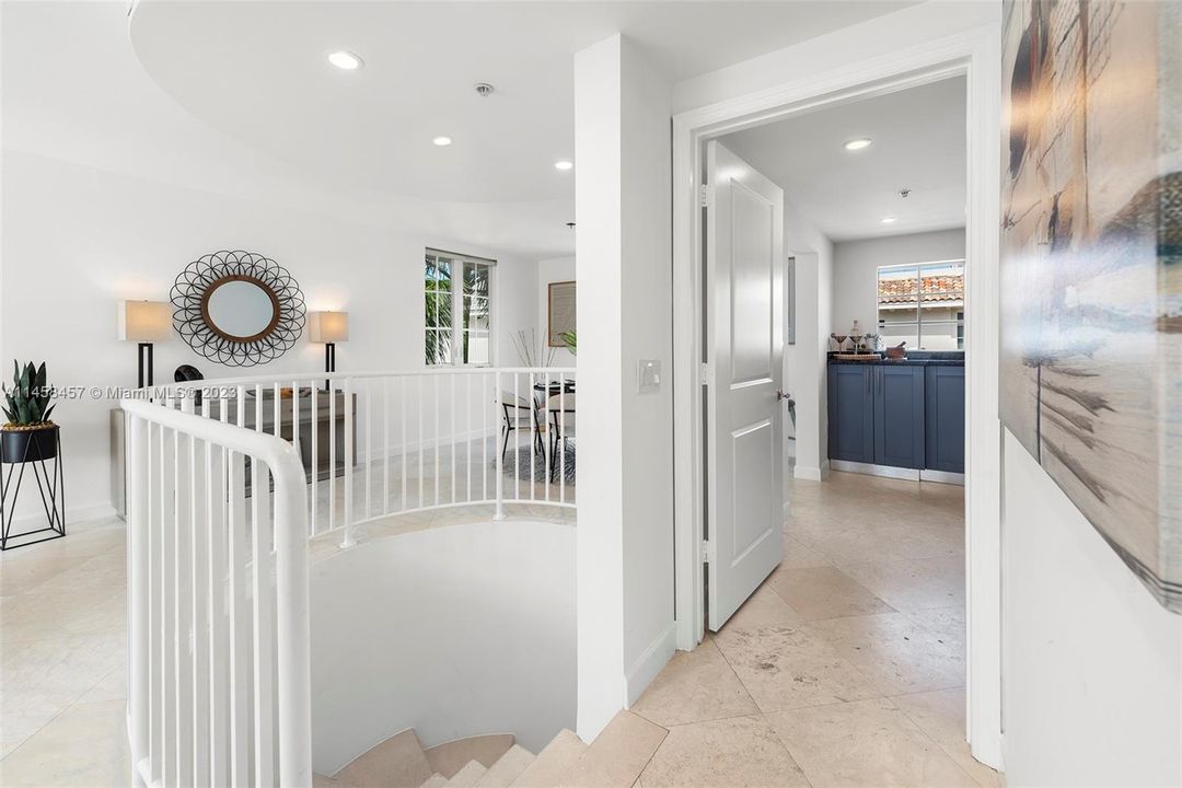 Vendido Recientemente: $2,345,000 (3 camas, 2 baños, 1869 Pies cuadrados)