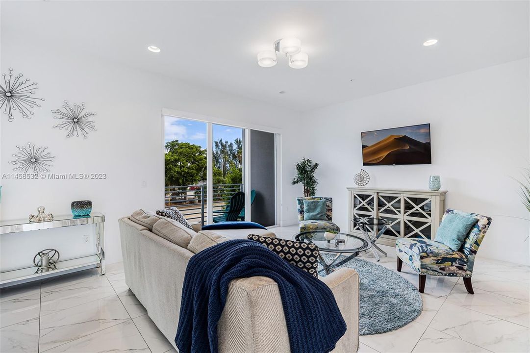 Recently Rented: $6,500 (4 beds, 3 baths, 2092 Square Feet)