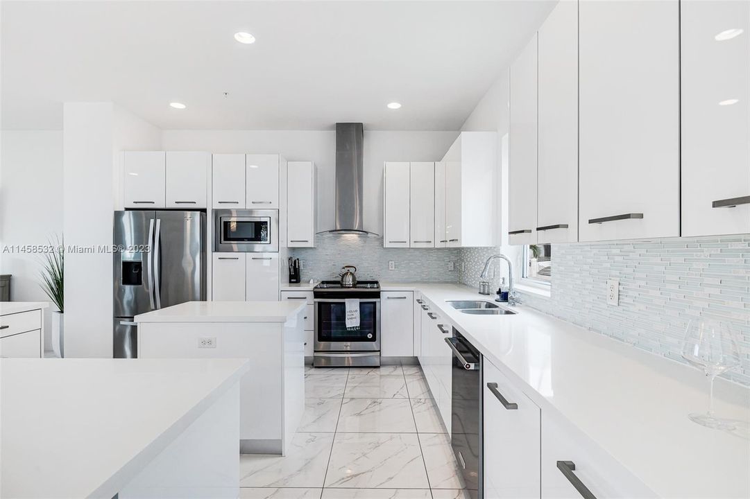 Recently Rented: $6,500 (4 beds, 3 baths, 2092 Square Feet)