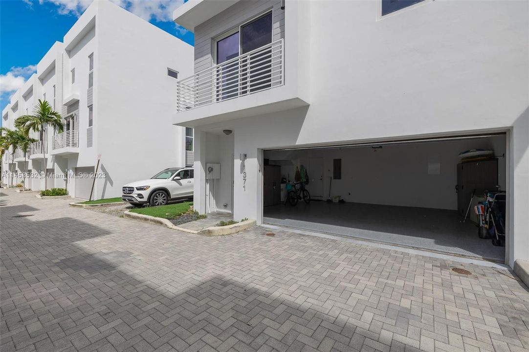 Recently Rented: $6,500 (4 beds, 3 baths, 2092 Square Feet)