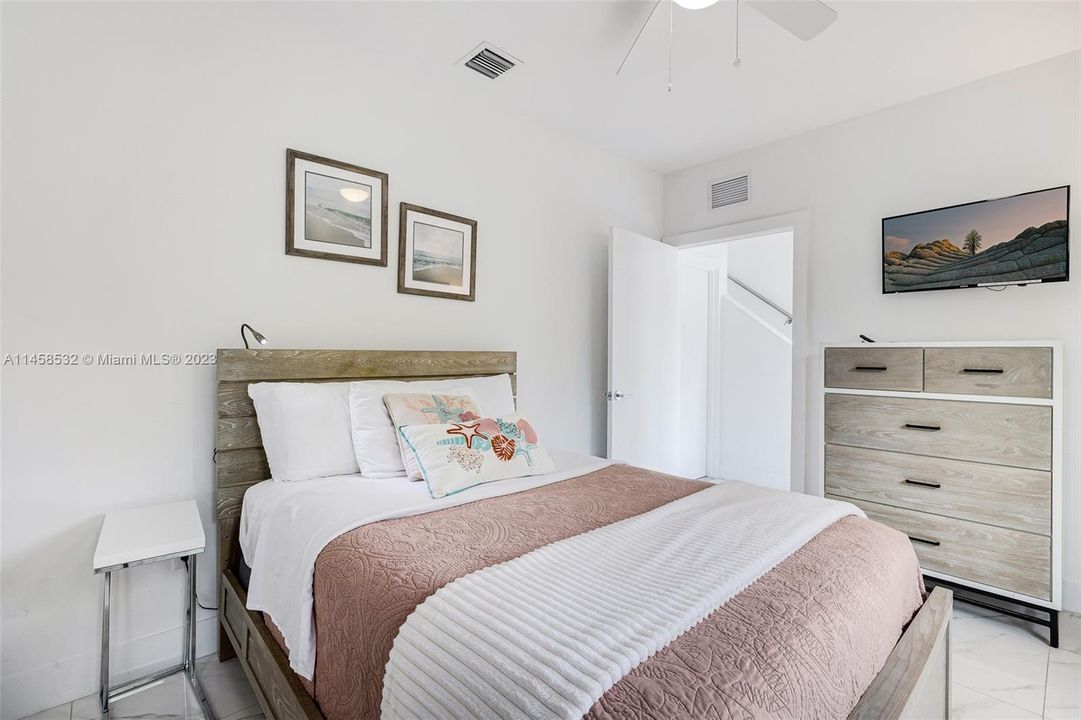 Recently Rented: $6,500 (4 beds, 3 baths, 2092 Square Feet)