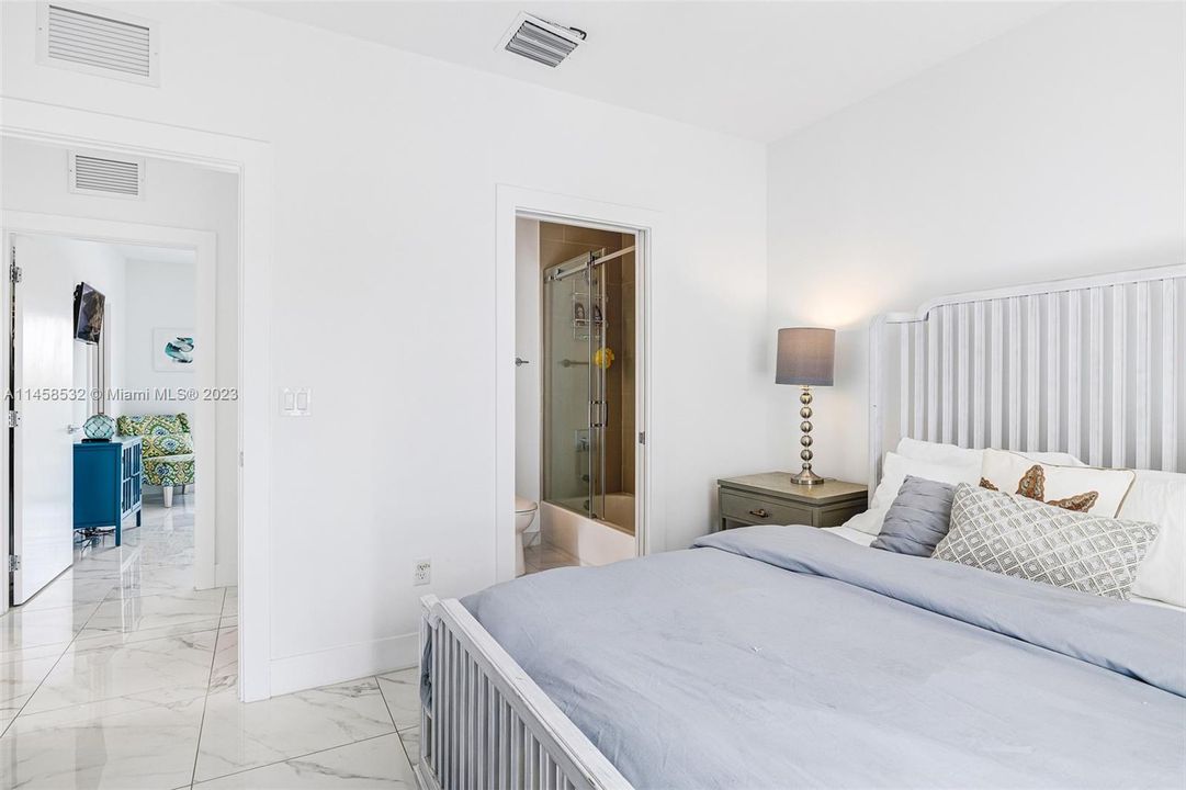 Recently Rented: $6,500 (4 beds, 3 baths, 2092 Square Feet)