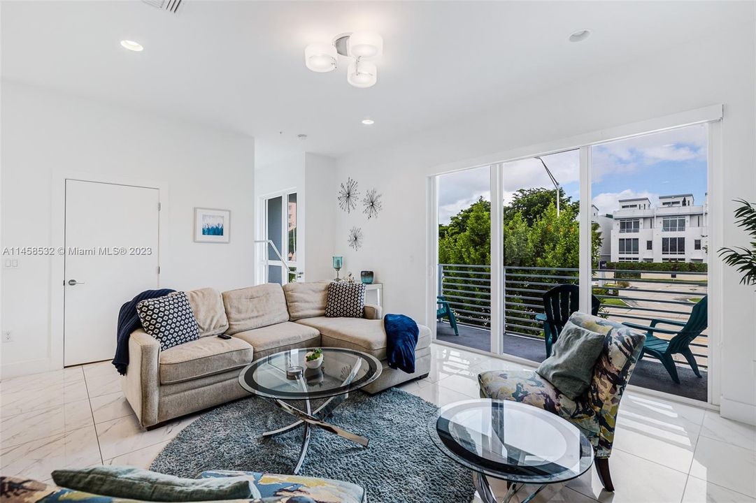 Recently Rented: $6,500 (4 beds, 3 baths, 2092 Square Feet)