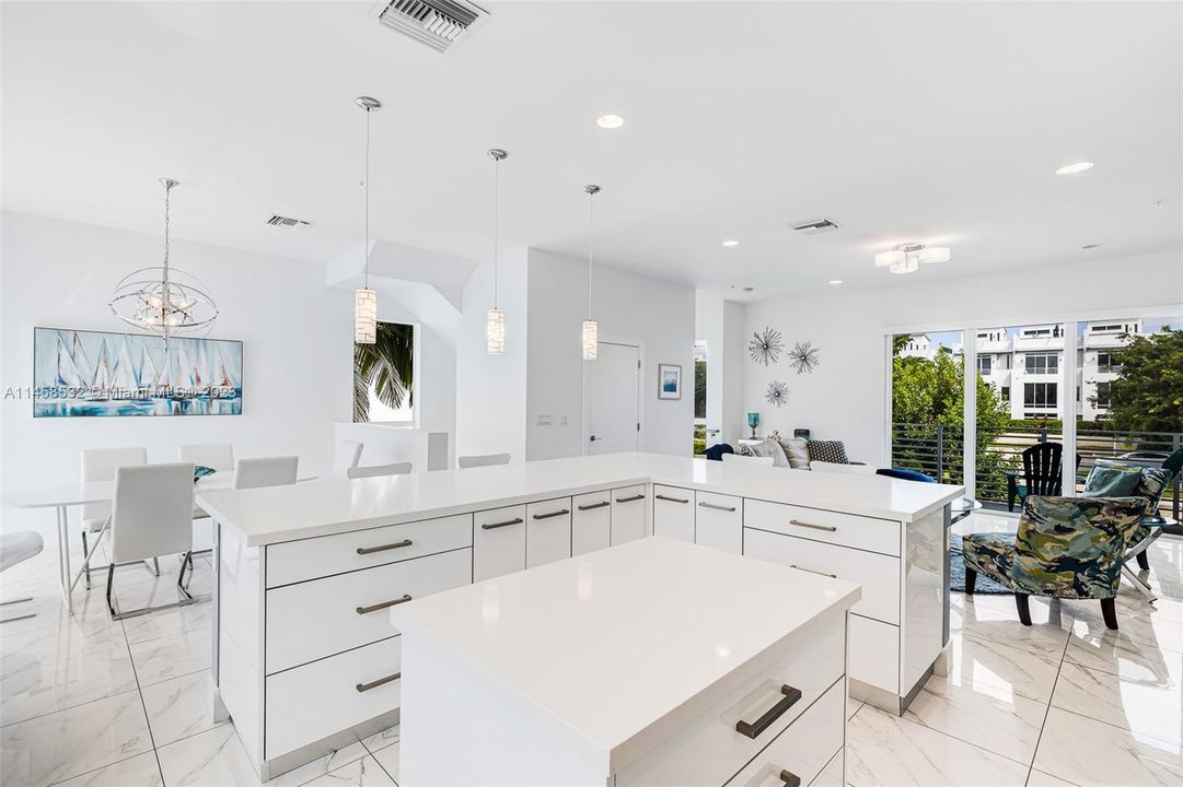 Recently Rented: $6,500 (4 beds, 3 baths, 2092 Square Feet)