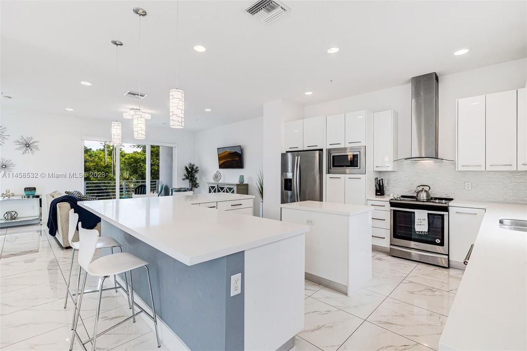 Recently Rented: $6,500 (4 beds, 3 baths, 2092 Square Feet)