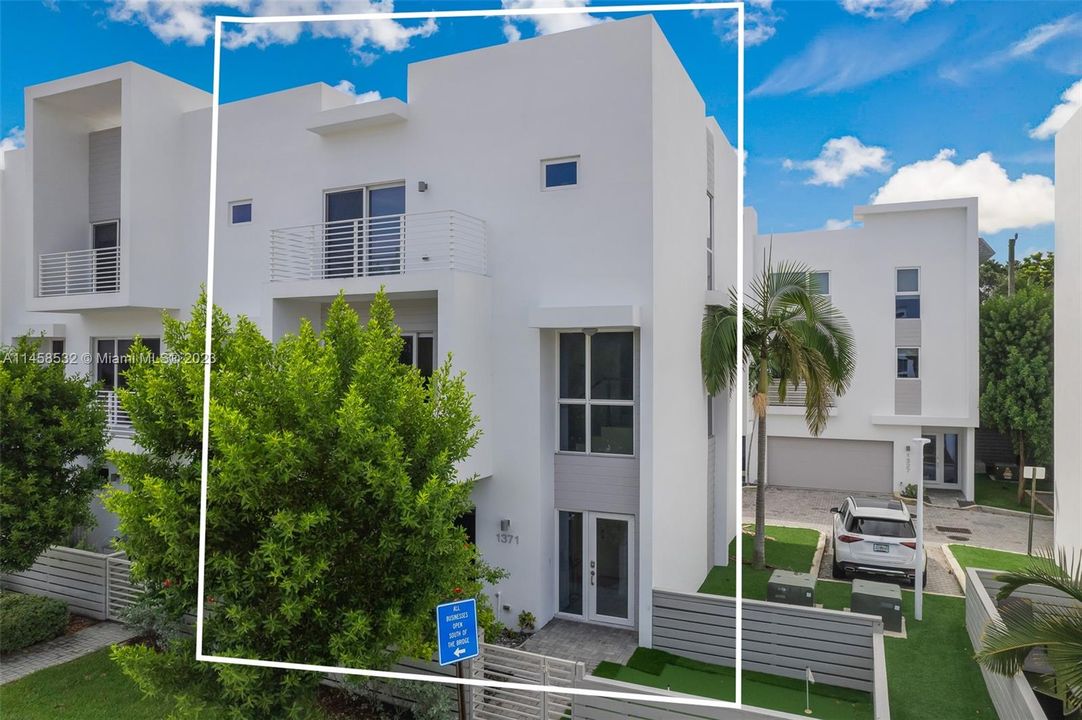 Recently Rented: $6,500 (4 beds, 3 baths, 2092 Square Feet)