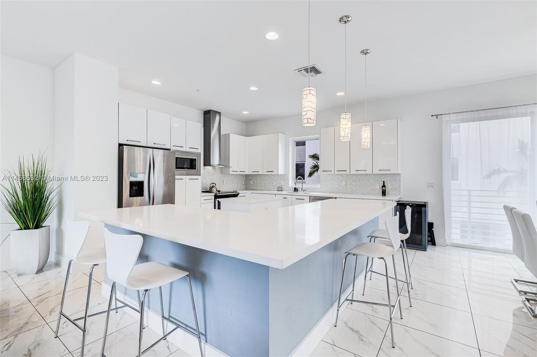 Recently Rented: $6,500 (4 beds, 3 baths, 2092 Square Feet)