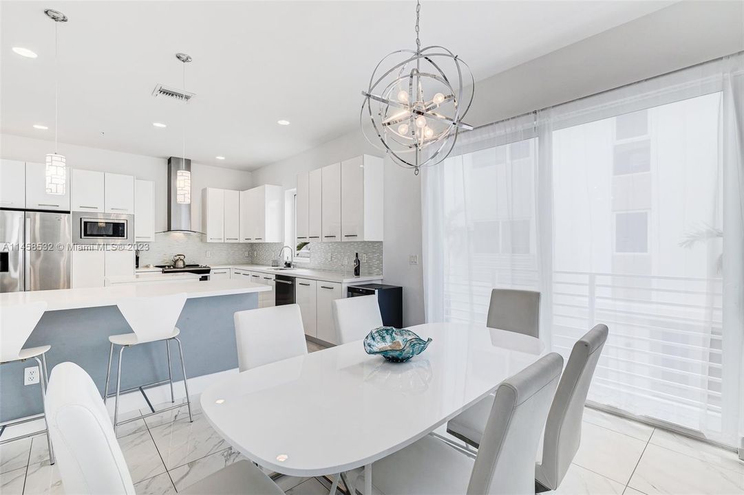 Recently Rented: $6,500 (4 beds, 3 baths, 2092 Square Feet)