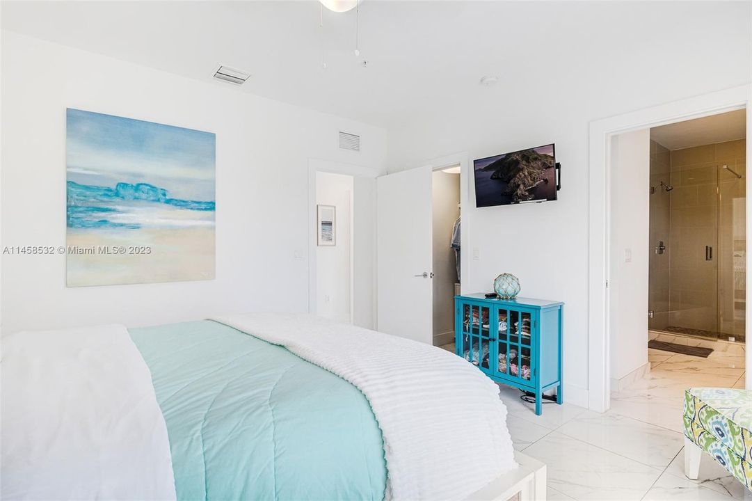 Recently Rented: $6,500 (4 beds, 3 baths, 2092 Square Feet)