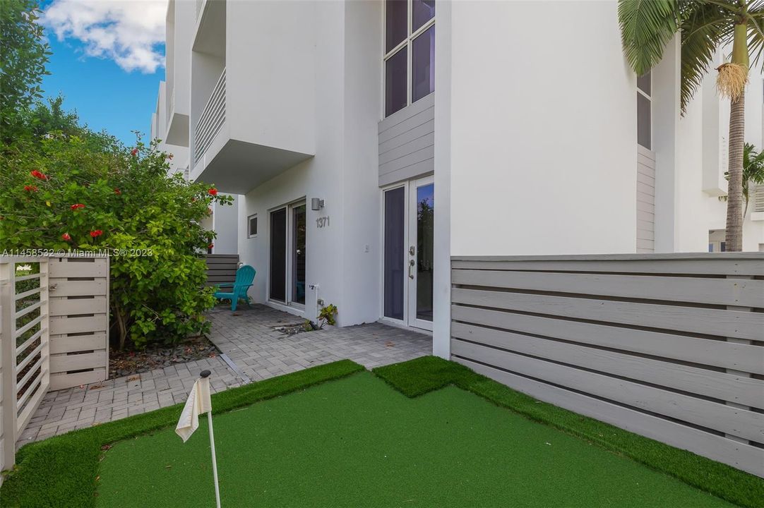 Recently Rented: $6,500 (4 beds, 3 baths, 2092 Square Feet)