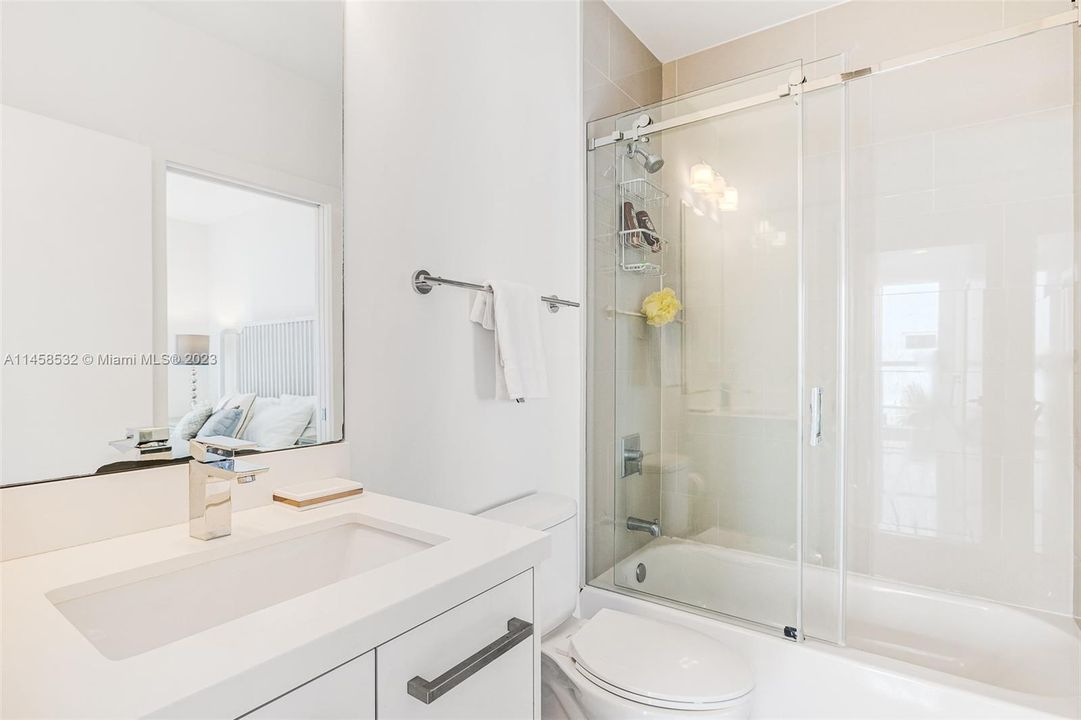 Recently Rented: $6,500 (4 beds, 3 baths, 2092 Square Feet)