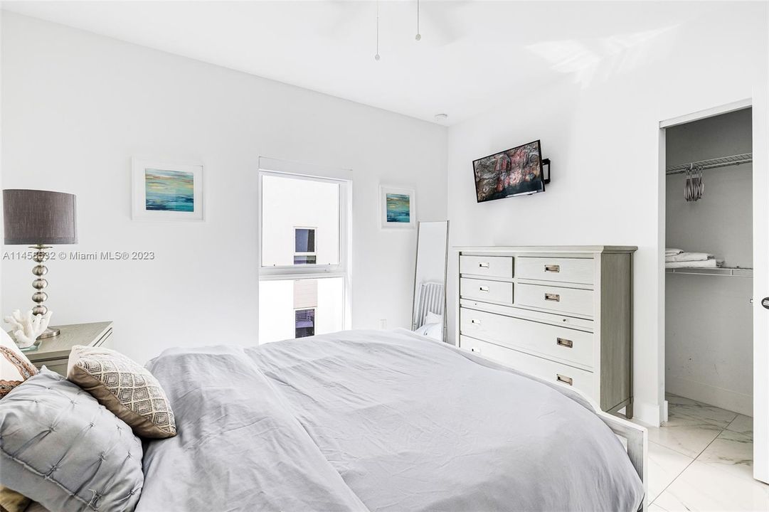 Recently Rented: $6,500 (4 beds, 3 baths, 2092 Square Feet)