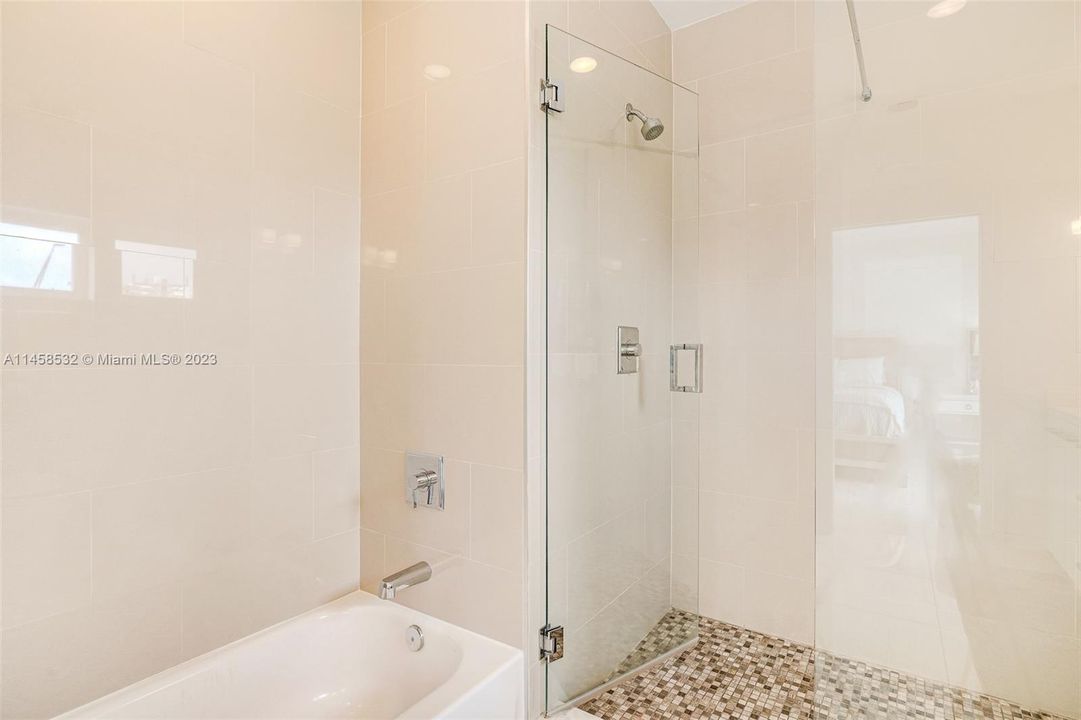 Recently Rented: $6,500 (4 beds, 3 baths, 2092 Square Feet)