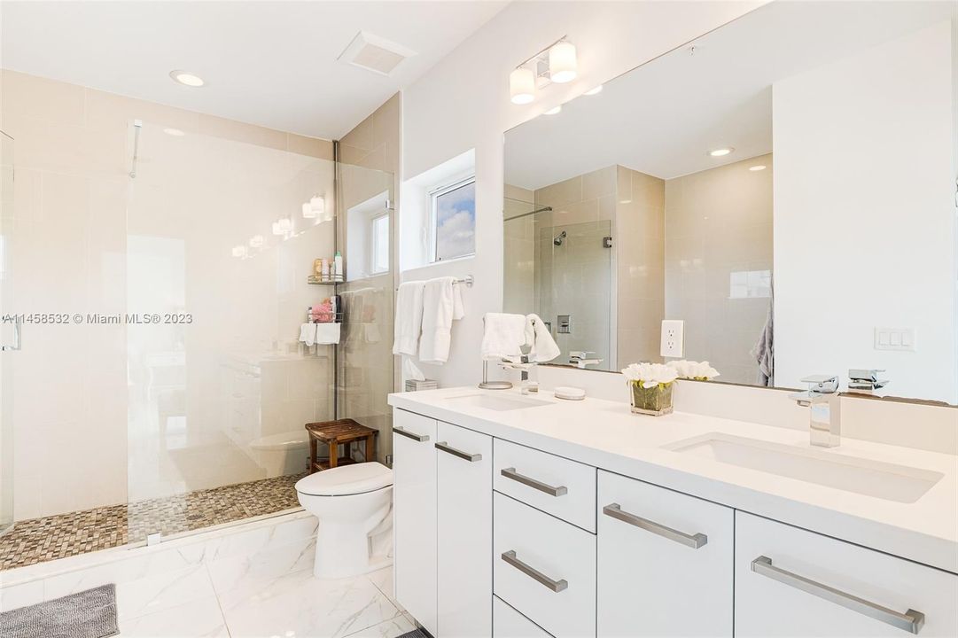 Recently Rented: $6,500 (4 beds, 3 baths, 2092 Square Feet)