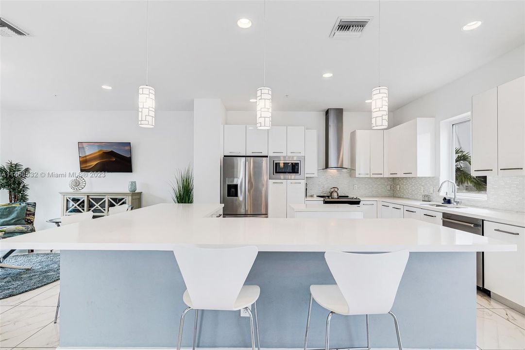 Recently Rented: $6,500 (4 beds, 3 baths, 2092 Square Feet)