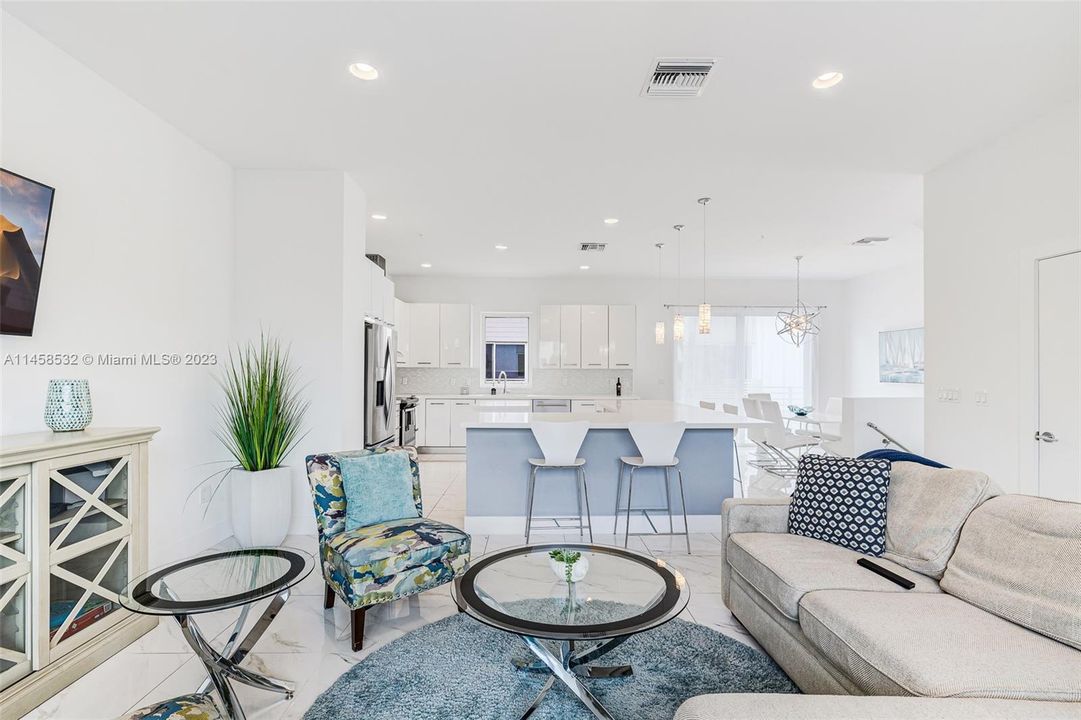 Recently Rented: $6,500 (4 beds, 3 baths, 2092 Square Feet)