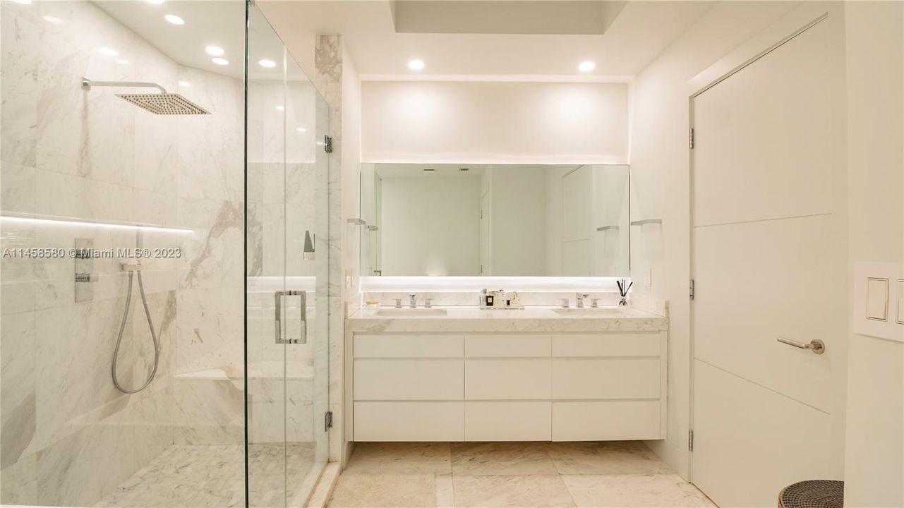 Recently Rented: $45,000 (3 beds, 3 baths, 2122 Square Feet)