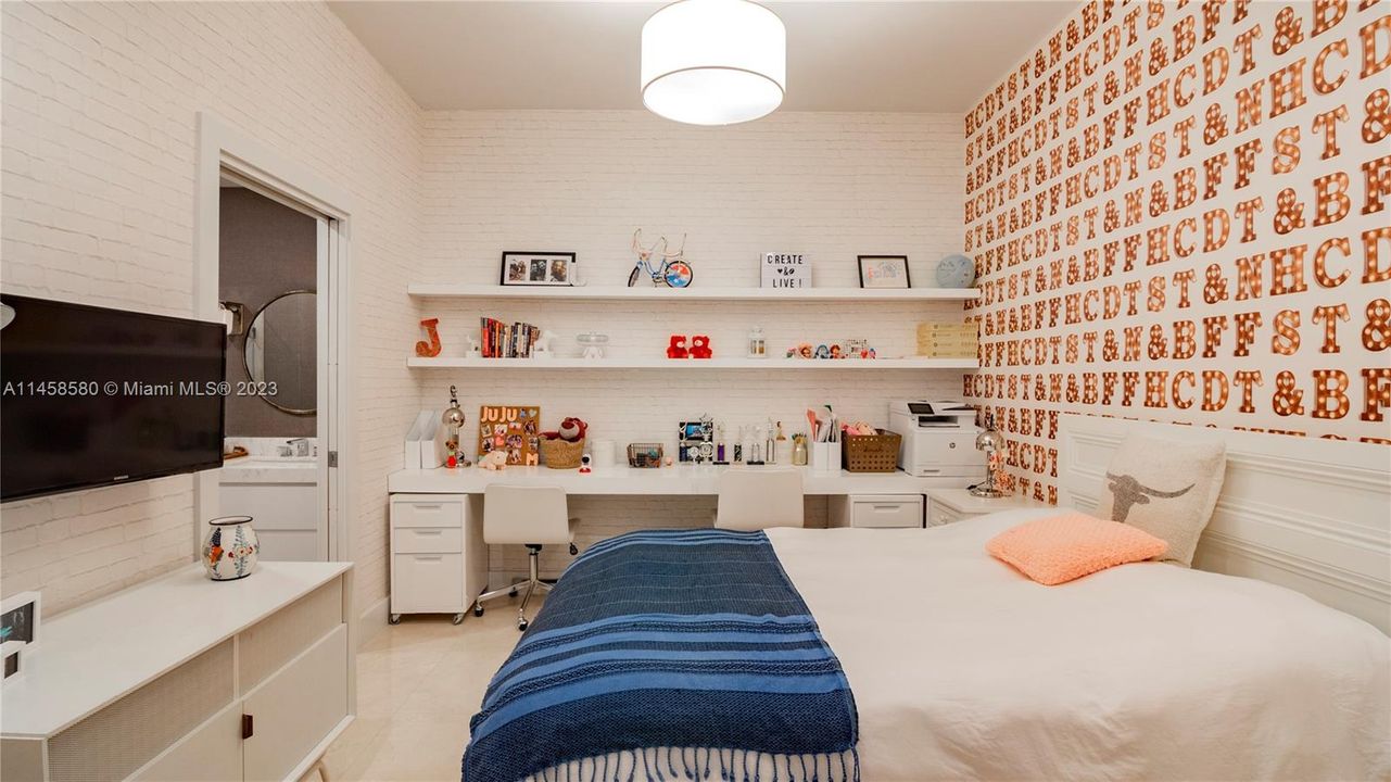 Recently Rented: $45,000 (3 beds, 3 baths, 2122 Square Feet)