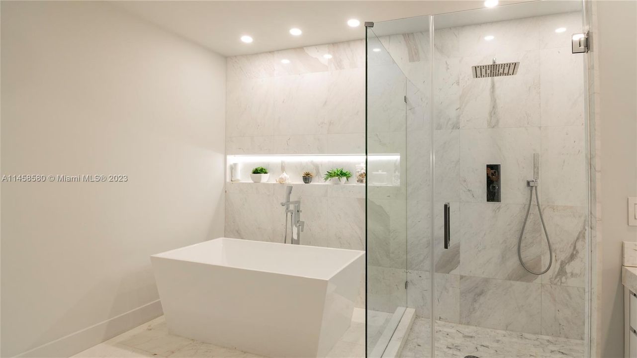 Recently Rented: $45,000 (3 beds, 3 baths, 2122 Square Feet)