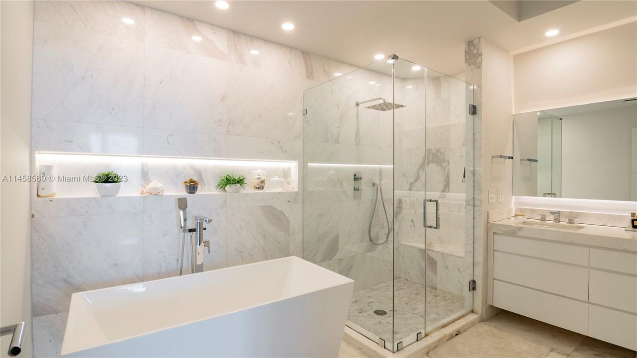 Recently Rented: $45,000 (3 beds, 3 baths, 2122 Square Feet)