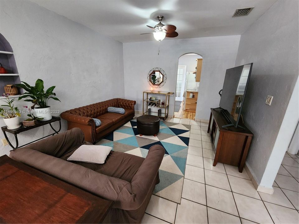 Vendido Recientemente: $720,000 (2 camas, 1 baños, 1449 Pies cuadrados)