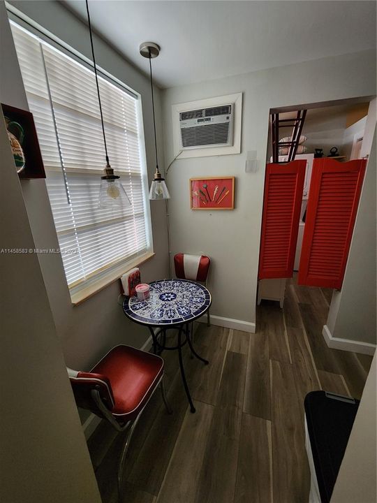 Vendido Recientemente: $720,000 (2 camas, 1 baños, 1449 Pies cuadrados)